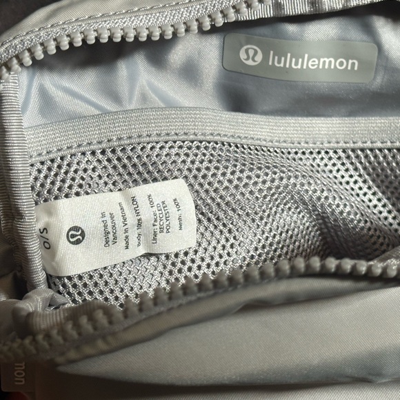 lululemon Everywhere Belt Bag Crossbody Extended Strap color Silver/Gray - Picture 11 of 16